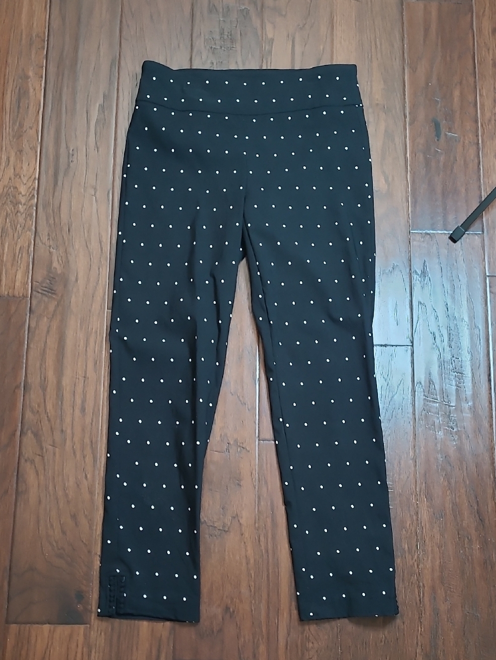 Crown & Ivy Black & White Polka-Dot Ankle Pants size 6